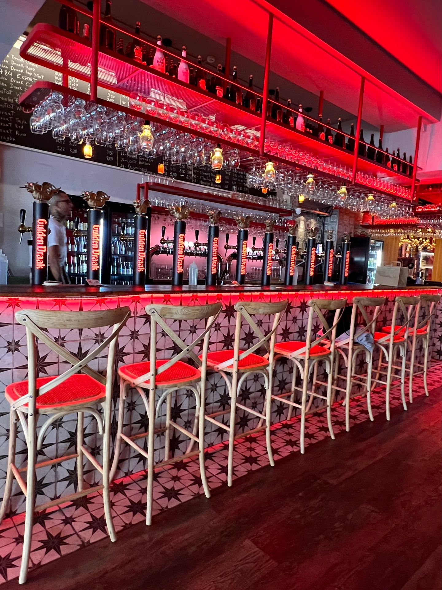 O bar do Gulden Draak Lisboa